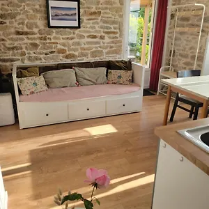 Superbe Studio, Avec Cuisine Et Espace Extérieur Appartement